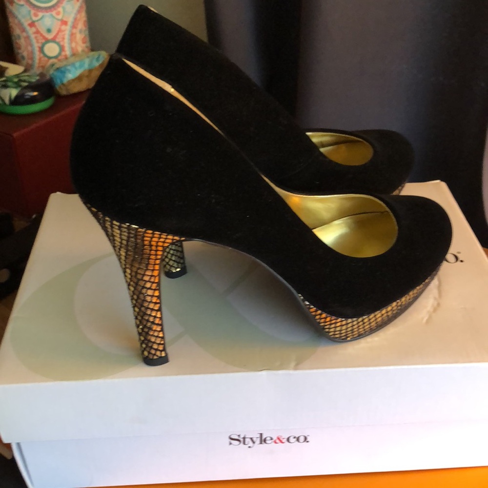 SEXY Suede like Black and Gold Diamond Pattern High Heels